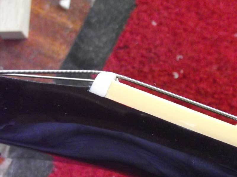 Les Paul Standard ends of nut lacquered