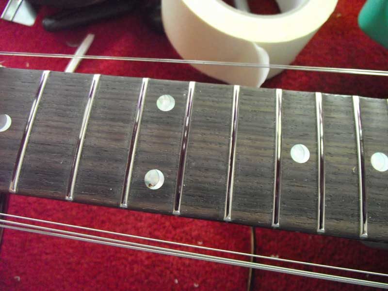 PRS Special showing unevenness of the frets